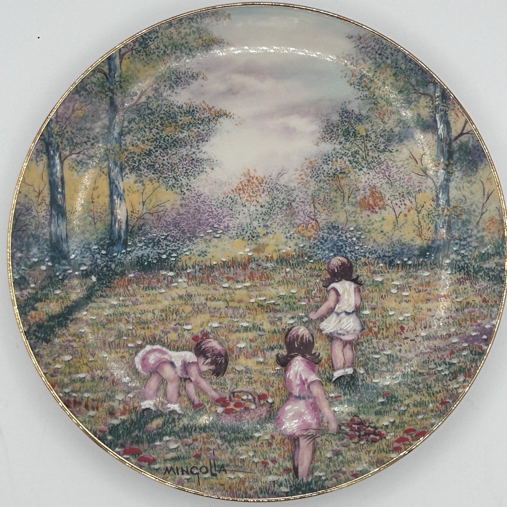 Picking Flowers Plate 1977 Dominic Mingolla Wall Decor Gold Trim 8 1/2" Vintage‎